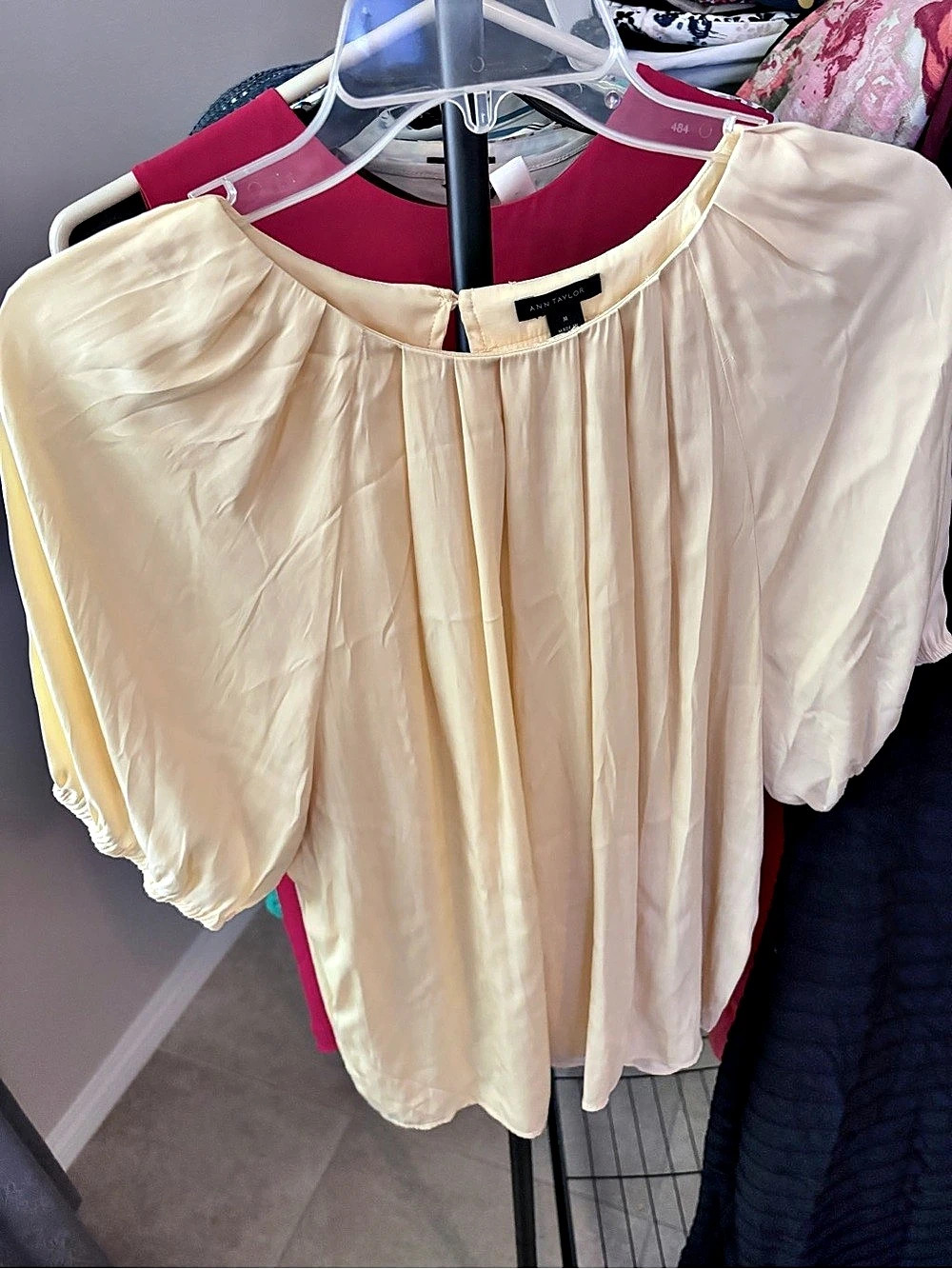 Ann Taylor Pleated Short Sleeve Blouse in Cream Size Medium